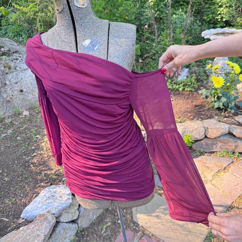 VENUS Off-Shoulder Ruched Blouse in Burgundy